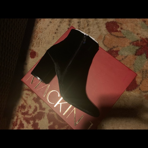 Black Floral Applique Velvet Bootie NIB - Picture 3 of 8